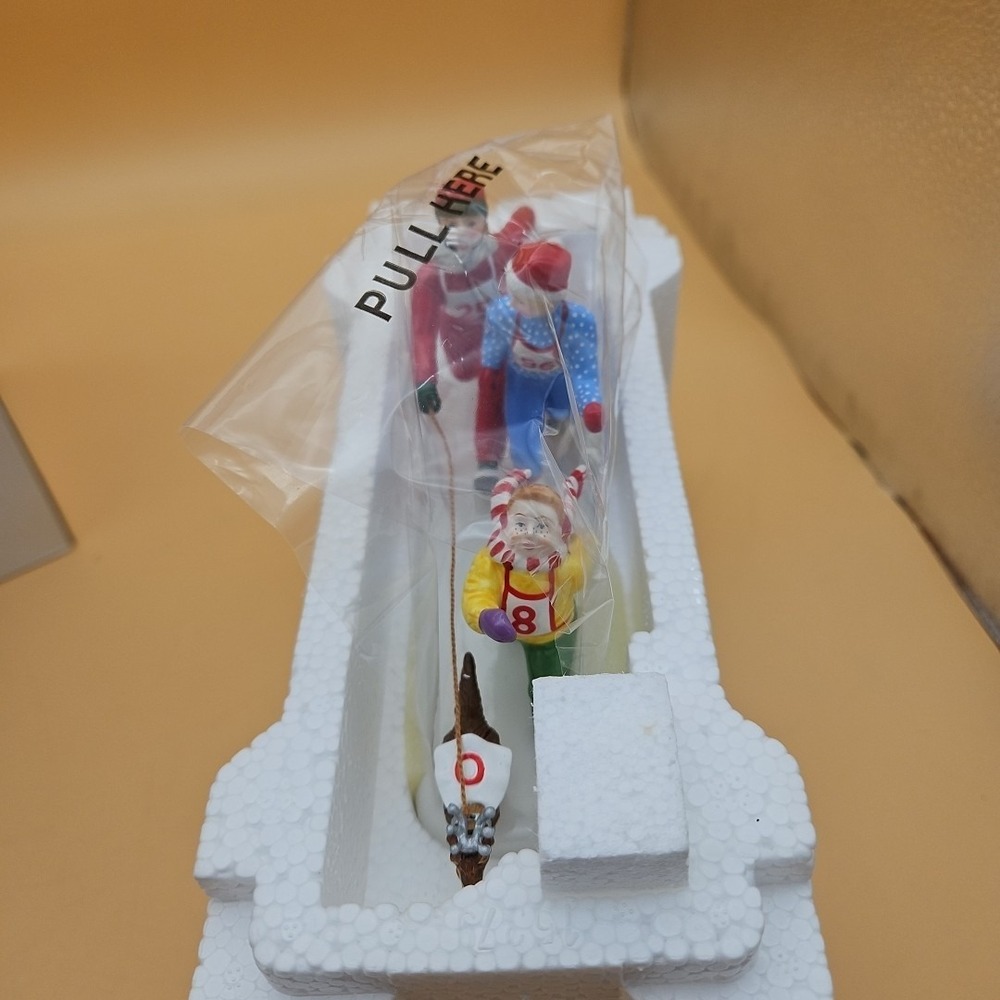 Department 56 Holiday Reindeer Run 55126 Snow Village Department 56 Retired NEW - Picture 3 of 7